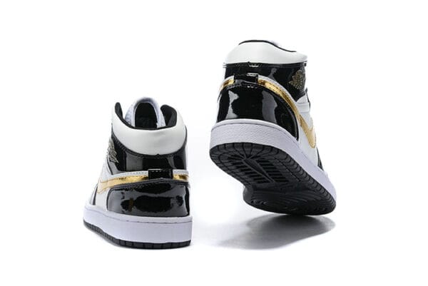 Nike Air Jordan 1 Negras y Doradas - Imagen 3