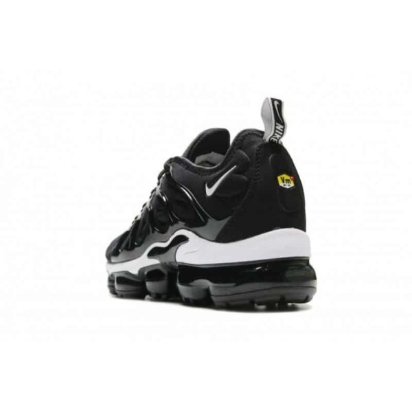 Nike Air Vapormax Plus Negras y Blancas - Imagen 3