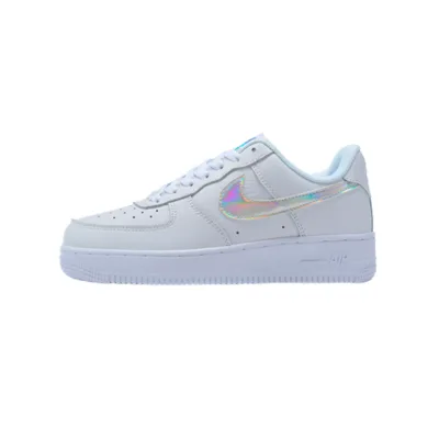 Nike Air Force 1 Iridescent blancas con detalles reflectantes efecto arcoíris