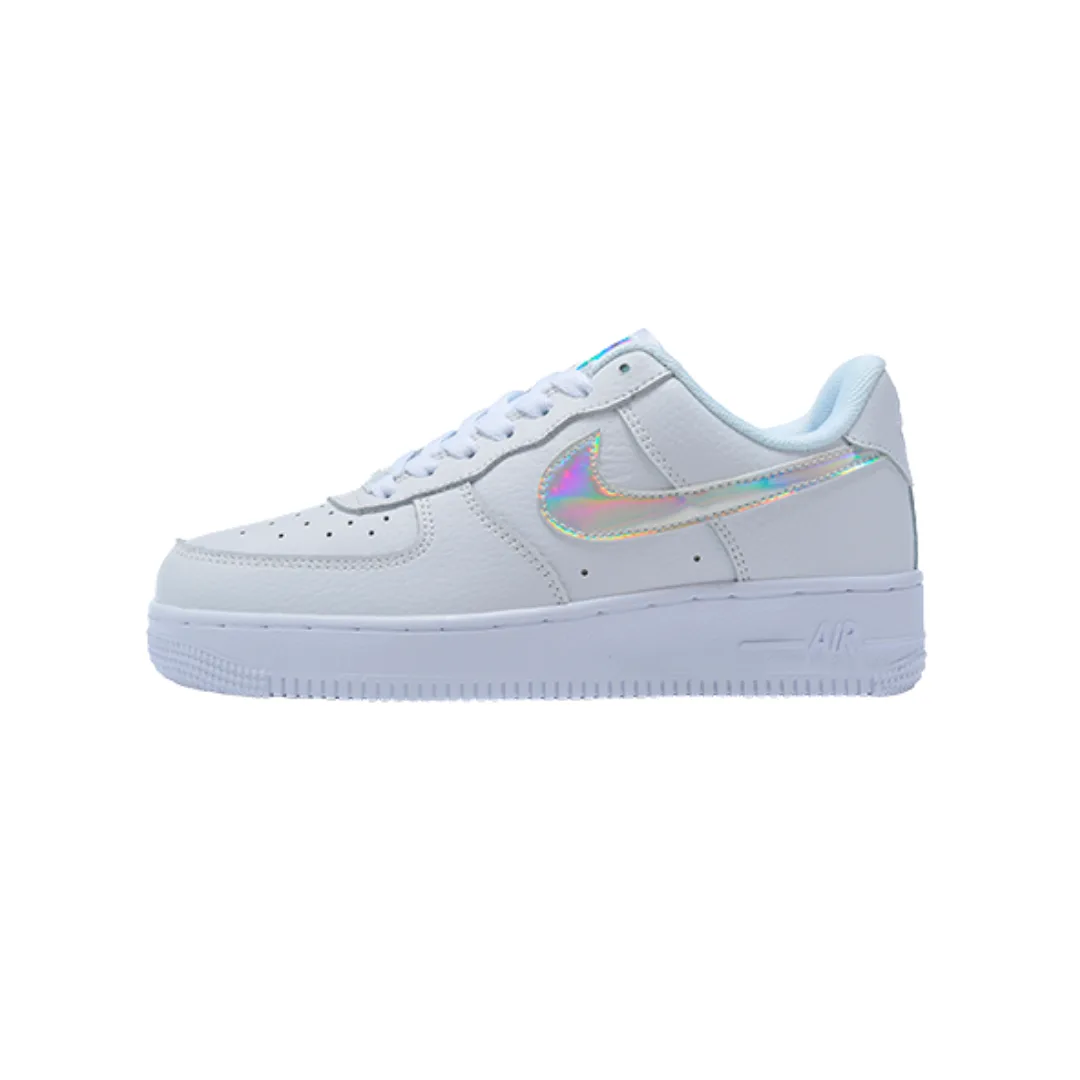 Nike Air Force 1 Iridescent blancas con detalles reflectantes efecto arcoíris