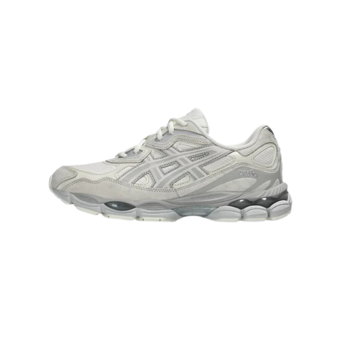 Zapatillas Asics GEL-NYC crema claras con diseño técnico minimalista y suela GEL