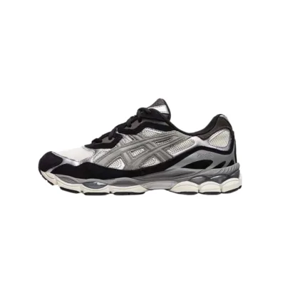 Zapatillas Asics GEL-NYC negras y grises sobre base blanca con diseño técnico retro