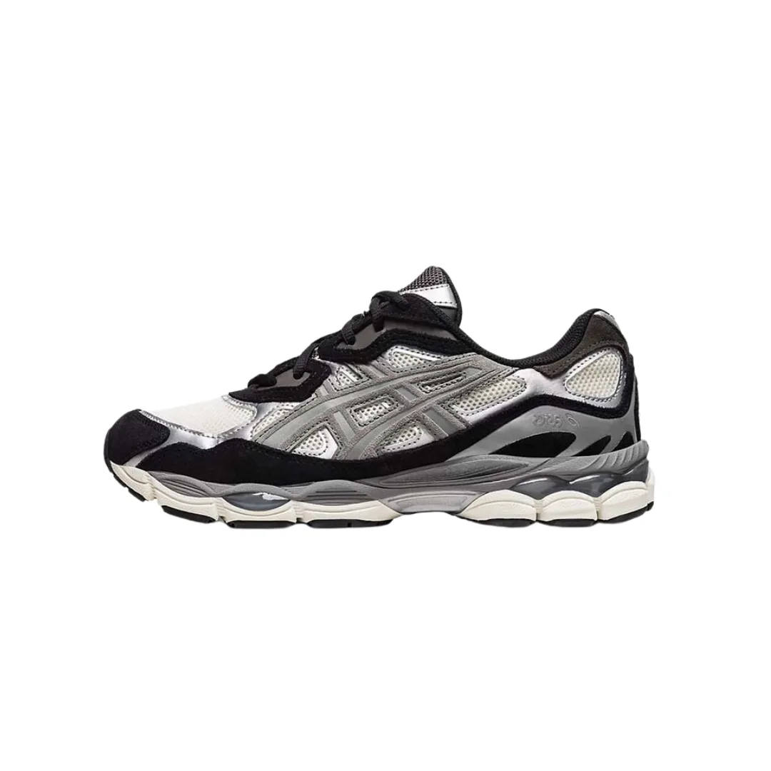 Zapatillas Asics GEL-NYC negras y grises sobre base blanca con diseño técnico retro