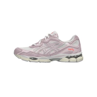 Zapatillas Asics GEL-NYC color crema y rosa suave con diseño técnico y suela GEL