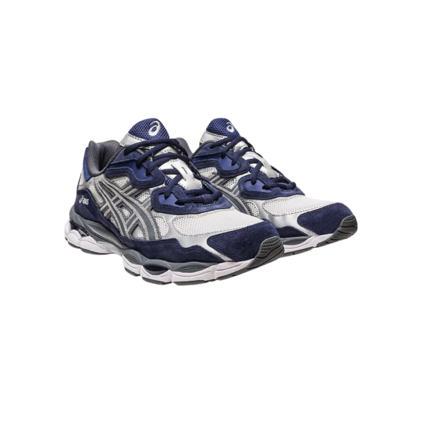 Zapatillas Asics GEL-NYC en crema, gris y azul navy, estilo retro running con amortiguación GEL