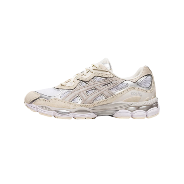 Zapatillas Asics GEL-NYC color crema y plateado con amortiguación GEL y estilo técnico