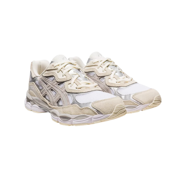 Zapatillas Asics GEL-NYC color crema y plateado con amortiguación GEL y estilo técnico