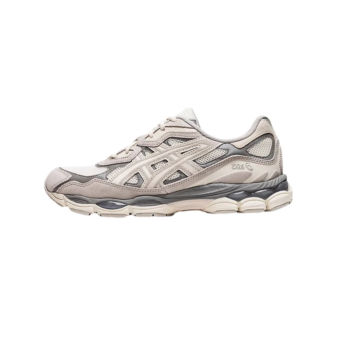 Zapatillas Asics GEL-NYC color avena y gris con diseño técnico y amortiguación GEL