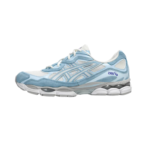 Zapatillas Asics GEL-NYC en blanco y azul cielo con suela técnica y estilo urbano