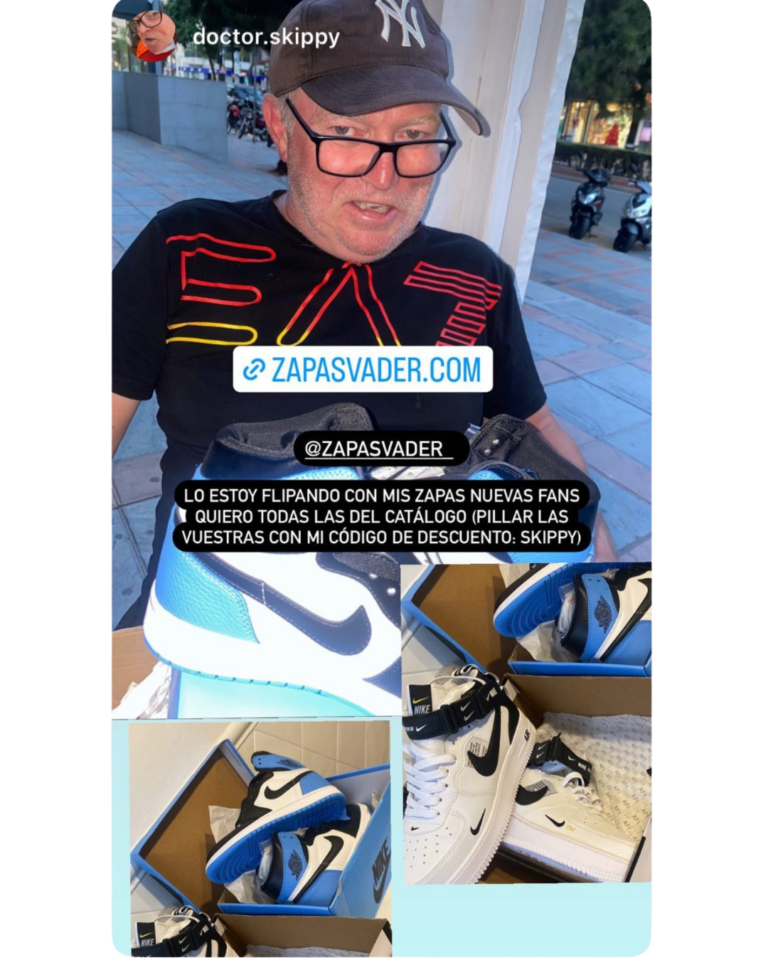 Cliente mostrando zapatillas Nike Air Jordan compradas en ZapasVader